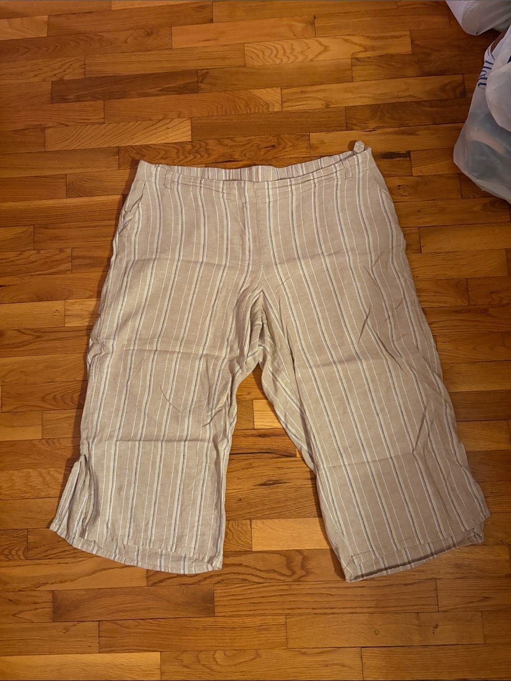 J. Jill Neutral Beige and White Striped Pull-On capris